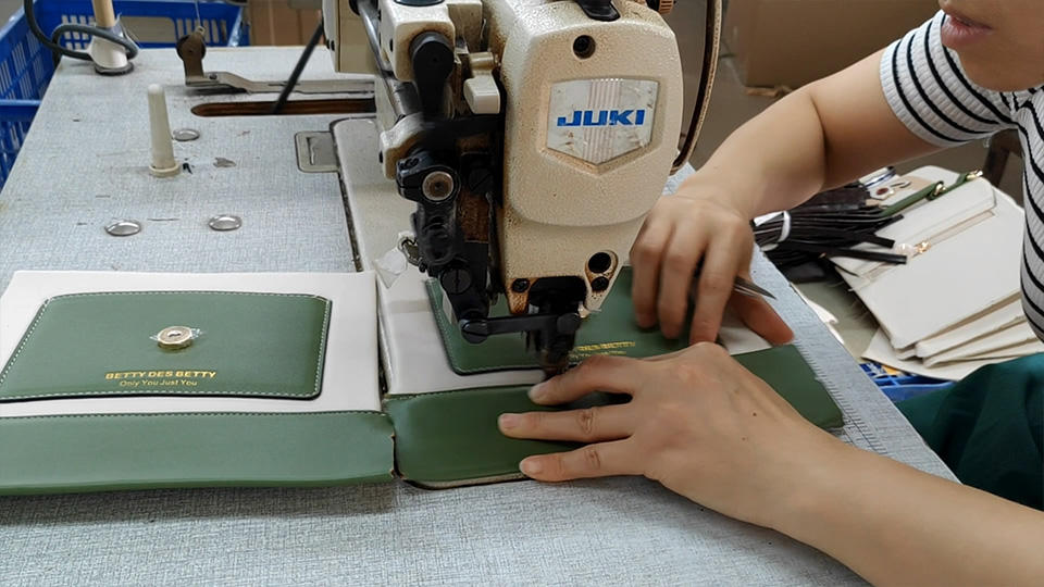 Sewing of Semi-Product Of Canvas Handbags